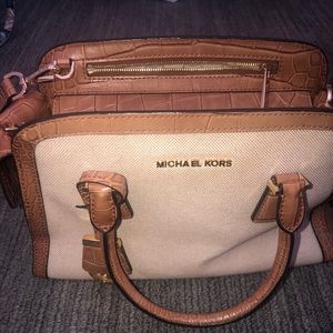 SUPER CUTE MICHAEL KORS BAG!